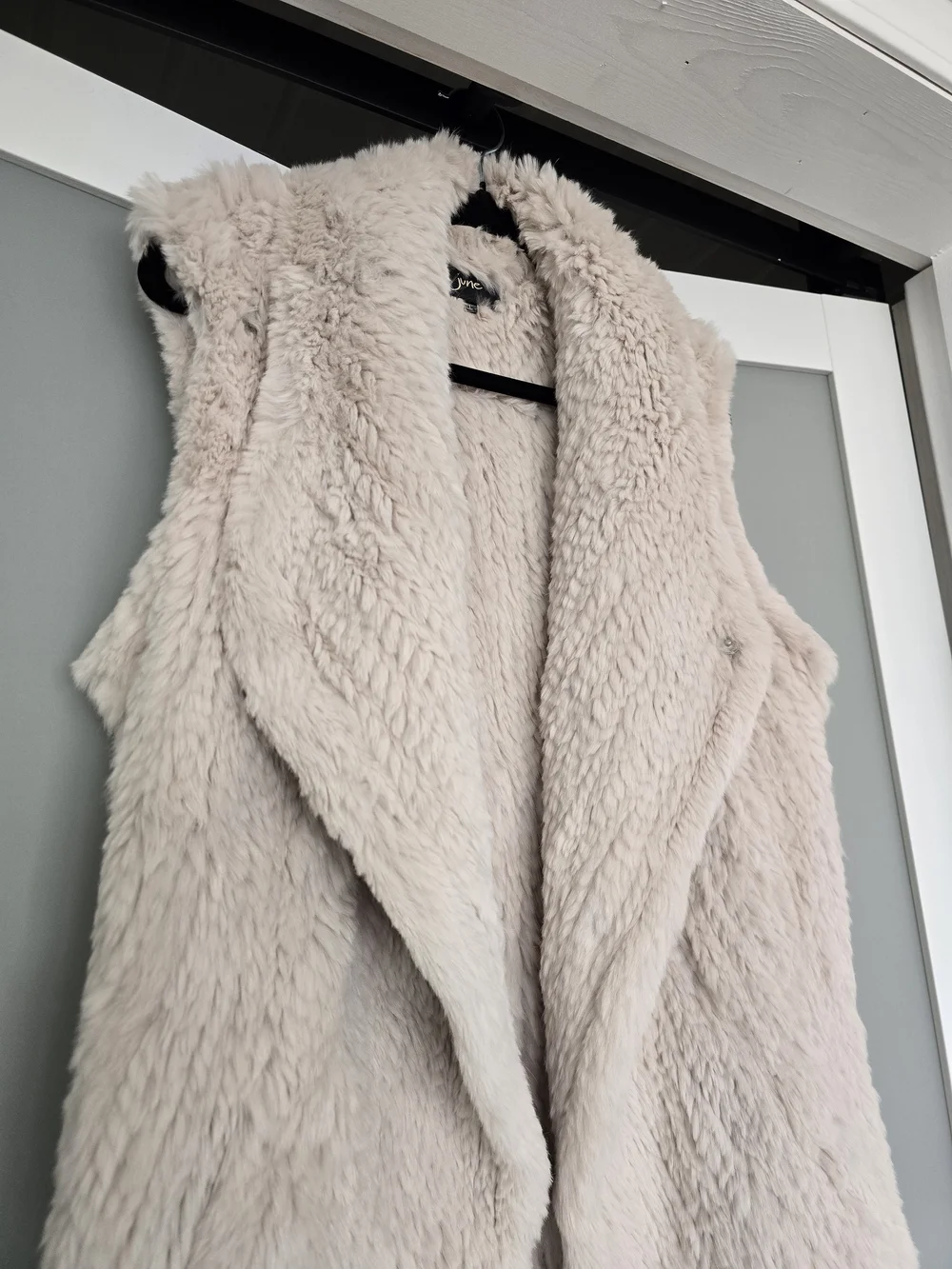 June Rabbit Fur Vest - Picture 5 of 11
